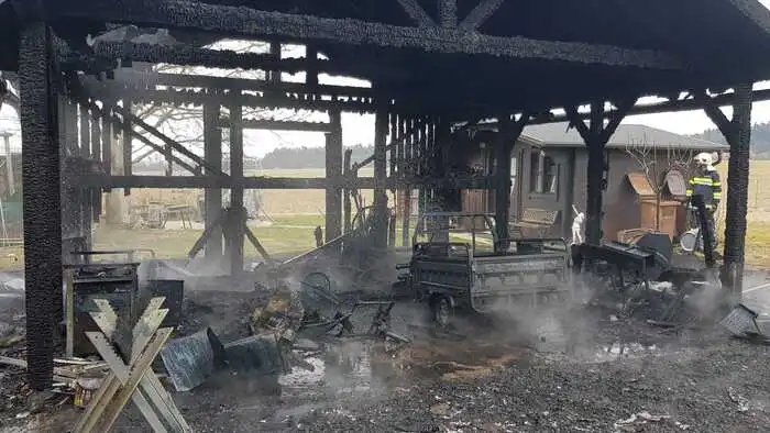Das Carport fiel dem Feuer zum Opfer