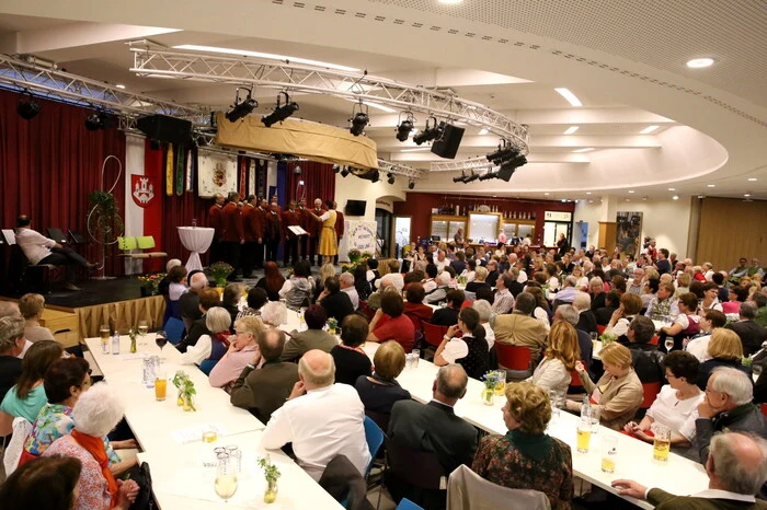 Hunderte Besucher aus dem ganzen Bezirk sowie aus der angrenzenden Steiermark waren gekommen, um beim Frühlingskonzert dabei zu sein.
