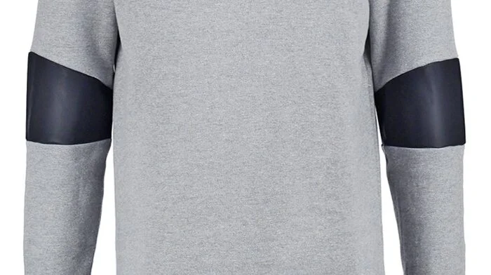Ein neutrales Sweatshirt.