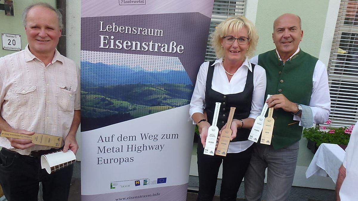 Hans Brandtner, Sabine und Kurt Reichl wurden für Edelbrände prämiert 