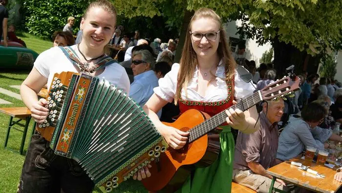 Für die Musik beim Frühshoppen sorgten die Geschwister Zeiss.