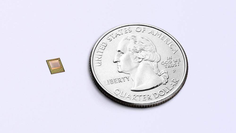 Größenvergleich: Infineonchip und Vierteldollar