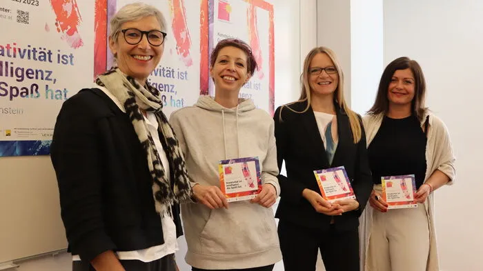 Mitglieder der Kunstschule Weiz: Vereinsobfrau-Stellvertreterin Gudrun Eggenreich, Daniela Vogl, Obfrau Anita Buchgraber und Birgit Tröster.