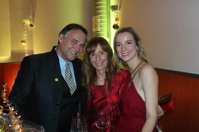 Familie Kunauer bereicherte den Sportlerball 2026 mit einigen wertvollen Preisen für die Mitternachtsverlosung und allen voran der feierlichen, unvergesslichen Eröffnungspolonaise.