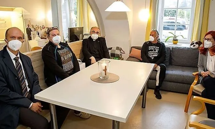 Der Grazer Bischof Wilhelm Krautwaschl besuchte das VinziDorf-Hospiz