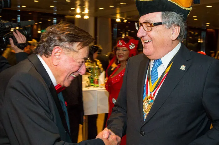 Auch Baumeister Richard Lugner war wieder dabei. Am Bild mit Bürgermeister Helmut Manzenreiter.