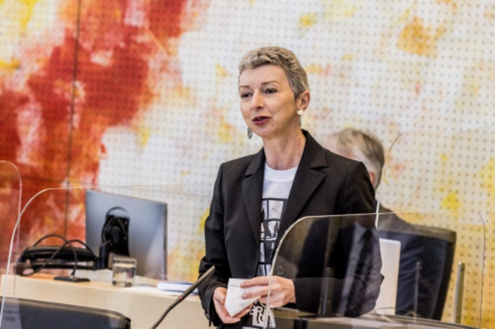 In der Qualität ihrer Arbeit ist Finanzreferentin Gaby Schaunig (SPÖ) das Ausnahmetalent – aus der Kommunikation nimmt sie sich oft heraus. Die finale Heta-Abrechnung steht noch aus, bei dem von ihr verhandelten Flughafen-Deal schiebt sie Verantwortung von sich, sieht sich „nicht involviert“. Der Rechnungsabschluss sieht dank konsequenter Politik besser aus als das Budget 2021. Die Neuverschuldung steigt coronabedingt, hier wäre mehr Sparwillen und Mut gefragt. Trifft die Juristin auf die Technologie-Branche, ist sie sattelfest.Gut