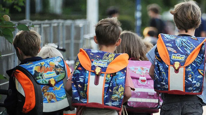 Pöllinger Kinder werden mit Privattransport zur Schule gebracht