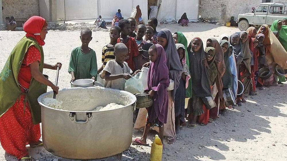 Kinder bei der Ausspeisung in Mogadishu