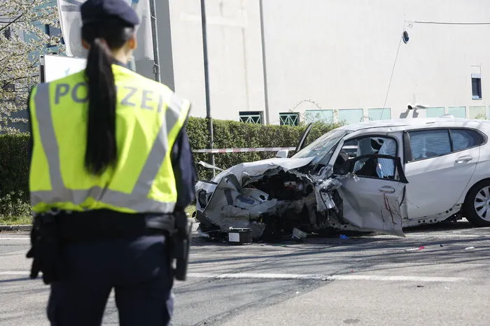 Der Tatverdächtige selbst wurde bei dem Unfall ebenfalls verletzt und ist bis dato - Stand Sonntag - nicht vernehmungsfähig.