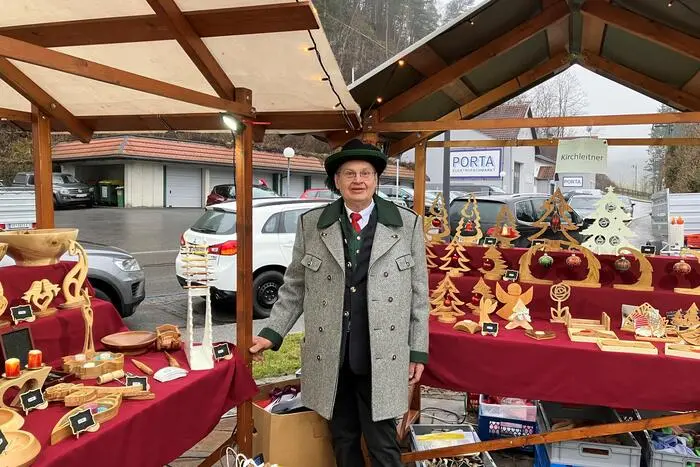 Der Christkindlmarkt, der alljährlich am 8. Dezember am Rosentaler Ortsplatz stattfindet, zählt zu den beliebtesten Veranstaltungen der Gemeinde, wobei er sich auch zunehmend großer Beliebtheit weit über die Bezirksgrenzen hinaus erfreut.