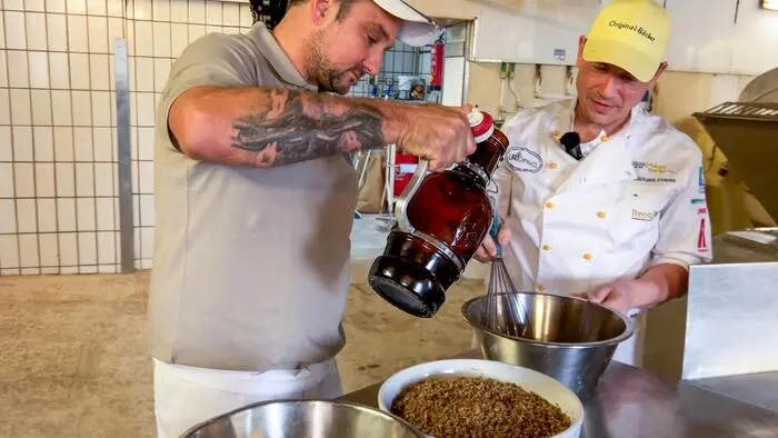 Aus Treber und Bier entsteht in der Bäckerei Altenburger der Pockbierspitz.