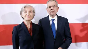 Irmgard Griss und Alexander Van der Bellen bei der heutigen Pressekonferenz
