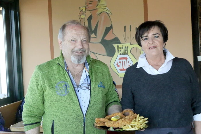 Am Samstag luden Evelin und Franz Leitgeb (Foto) zum Saisonauftakt. „Wir haben nun täglich ab 10.30 Uhr geöffnet. Neben Jausenspezialitäten bieten wir auch warme Speisen auf Vorbestellung an“, sagt das Wirtepaar. 