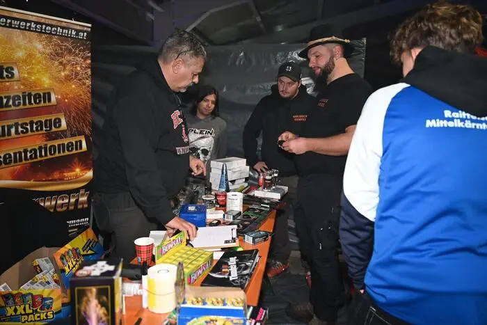 Auch Informationen zum fachgerechten Umgang mit Pyrotechnik erhielten die Besucher von Feuerwerkstechnik Austria.