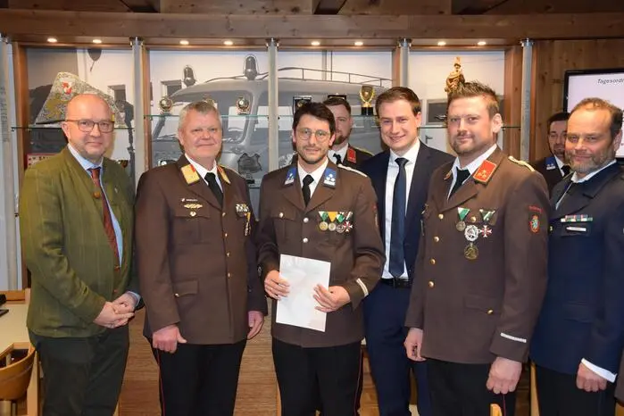 Auch Ehrungen standen auf der Tagesordnung: Franz Perschler erhielt die Katastrophenhilfsdienst-Medaille in Bronze, Martin Kaltenegger wurde mit dem Verdienstzeichen dritter Stufe ausgezeichnet. Mit Florian Staubmann wurde ein neues Mitglied angelobt.