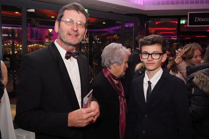 Bitte klicken Sie sich durch die Bilder. . .
