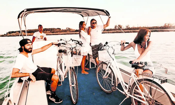 Ab Lignano kann man mit dem Boot nach Grado und Marano fahren