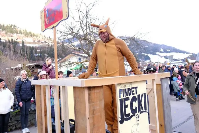 Auch die Jagd auf Känguru Jecki wurde aufs Korn genommen