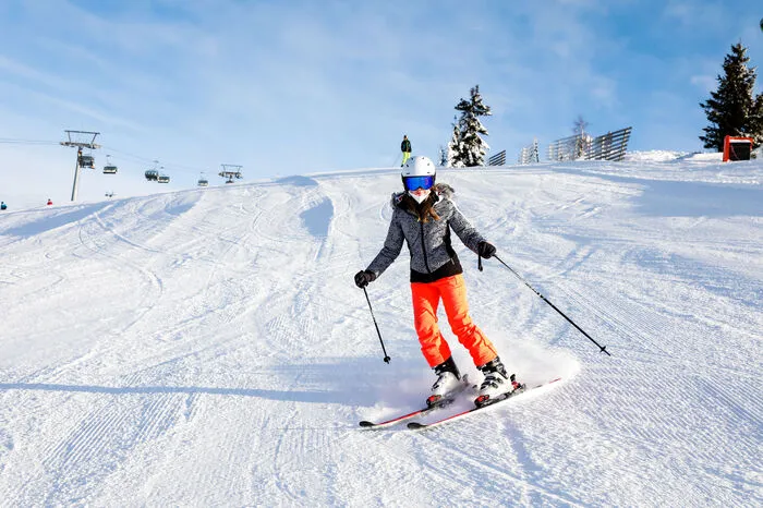 Am Dreiländereck sind die Langlaufloipen und die rund 8,4 Kilometer lange Rodelbahn frisch gespurt. Die Lifte sind von 9 bis 16 Uhr in Betrieb. In Feistritz/Gail ist der Hrast-Lift von Montag bis Freitag von 12 bis 16 Uhr, Samstag, Sonntag von 9 bis 16 Uhr in Betrieb. Auch die Gerlitzen mit seinen 20 Liftanlagen ist auf den Ansturm in den Ferien gerüstet. Die Kanzelbahn ist von 8.15 bis 16.30 Uhr in Betrieb. Die 7,5 Kilometer lange Klösterle-Talabfahrt ist täglich für Tourengeher freigegeben. www.gerlitzen.com, www.3laendereck.at