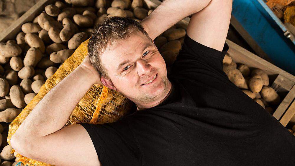 Heimo Oberrauner baut auf seinem Hof ausgefallene Kartoffelsorten an