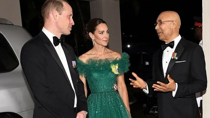 Begrüßung auf Jamaika: Prinz William und seine Catherine mit "The Governor General of Jamaica", Patrick Allen