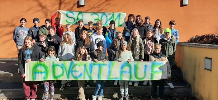 Die Schülerinnen und Schüler freuen sich über rege Teilnahme am 30. November