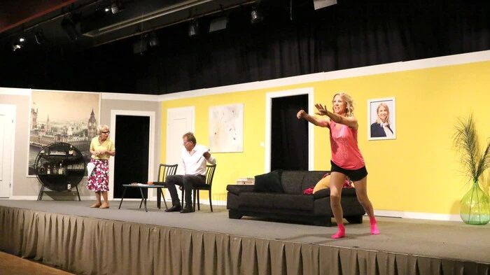 „Boeing Boeing“– so lautete der Titel jener rasanten Komödie, zu der die Theatergruppe St. Donat (Obfrau Evelin Rinner) am Donnerstagabend zur Premiere lud. 