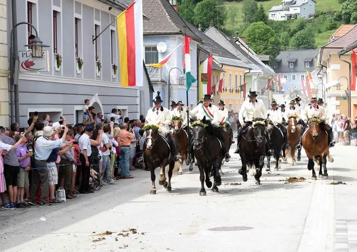 Das Kranzlreiten kann heuer wieder wie gewohnt stattfinden