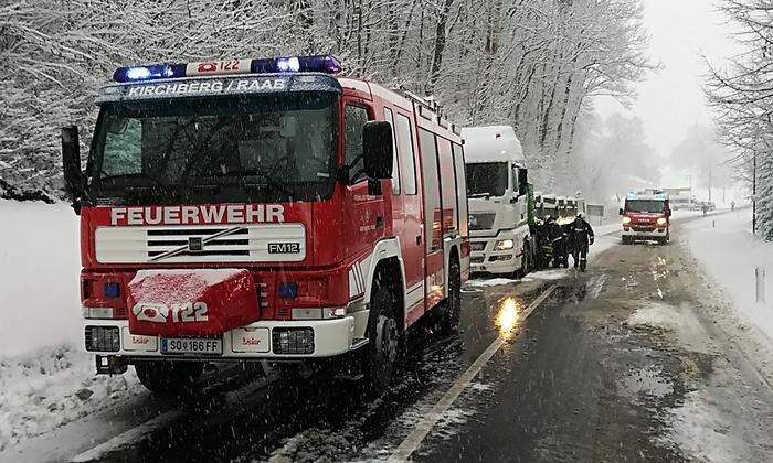 Ein hängen gebliebener Lkw sorgte in Kirchberg für Behinderungen im Frühverkehr.