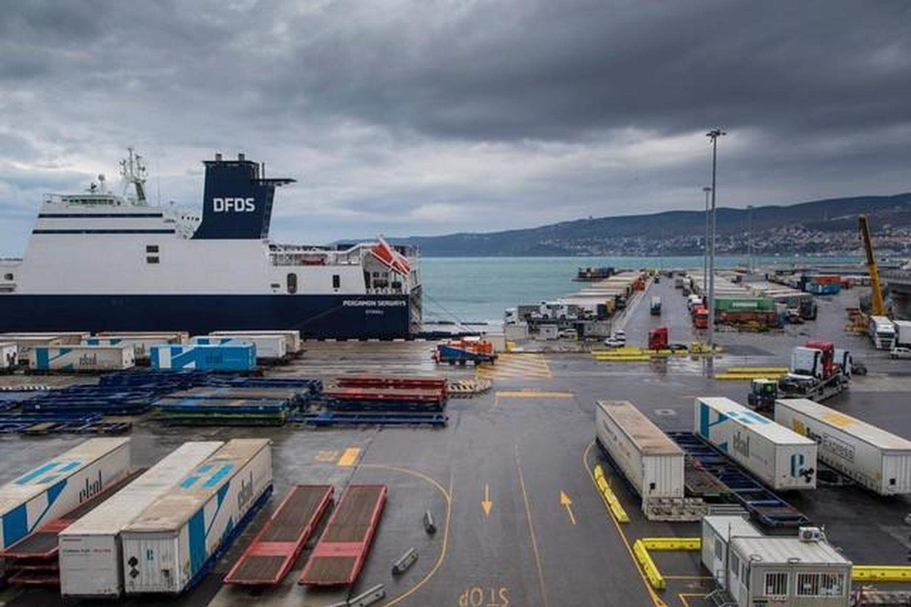Italienische Streikwelle: Triest und andere italienische Häfen werden lahmgelegt: Es geht um 18 Prozent mehr Lohn