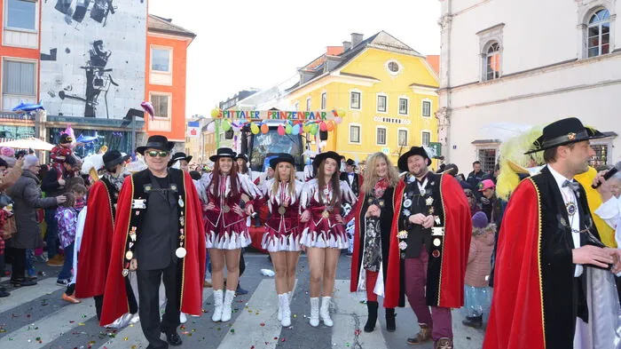 He-Lei schallte es am Faschingssamstag ganz schön kräftig. Man sprach sogar von über 1000 Schaulustigen in der Lieserstadt, die den von der Spittaler Gilde mit Kanzler Peter Schober organisierten Umzug bestaunten.