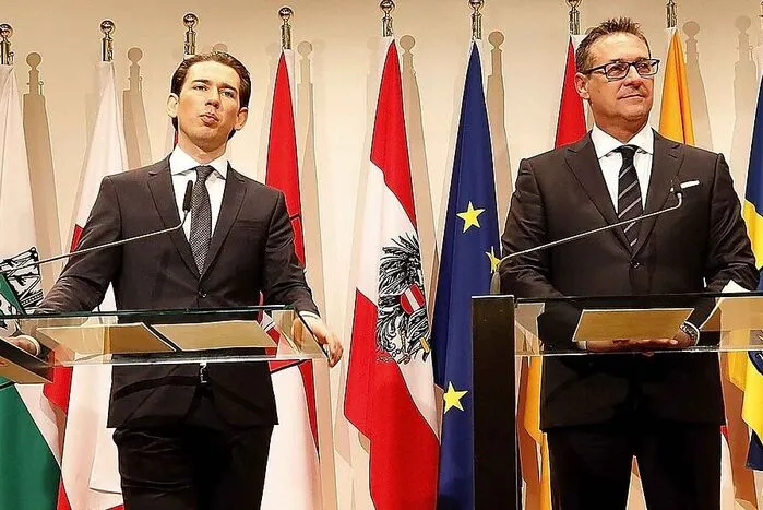 Nach getaner Abend verkündeten Sebastian Kurz und Heinz-Christian Strache die Beschlüsse noch einmal der versammelten Presse, via Livestream vor allem aber auch "den Menschen draußen".