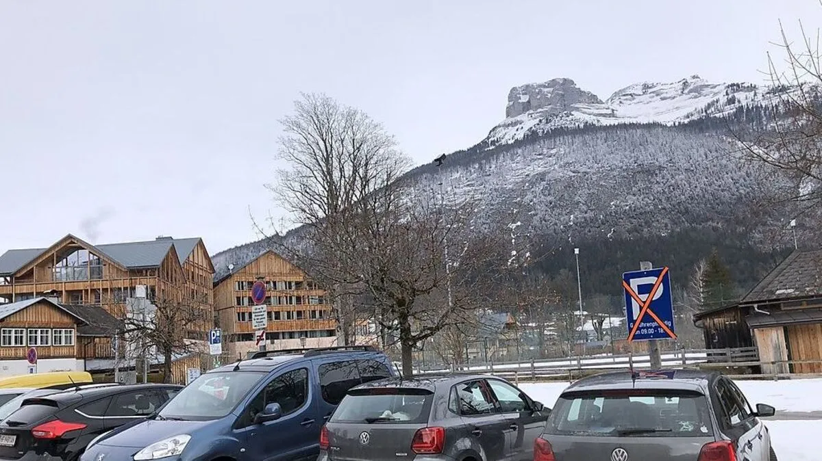 Noch ist das gebührenpflichtige Parkplatzzeichen durchgestrichen. Künftig wird aber auch in den Wintermonaten kassiert