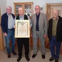 Zum 100. Geburtstag bekam Jakob Kranner vom ÖKB Oberhaag eine Ehrenurkunde überreicht