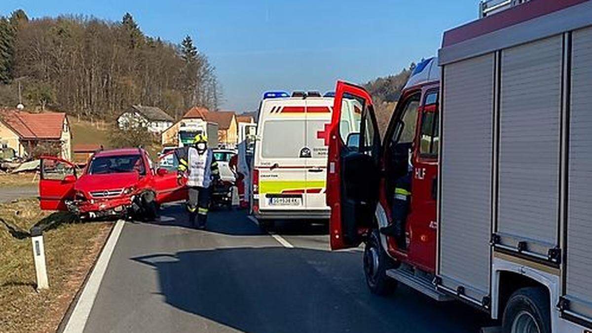 Beide Lenker wurden bei dem Unfall leicht verletzt