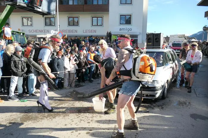 Die Autowäscherinnen hatten die Lacher auf ihrer Seite