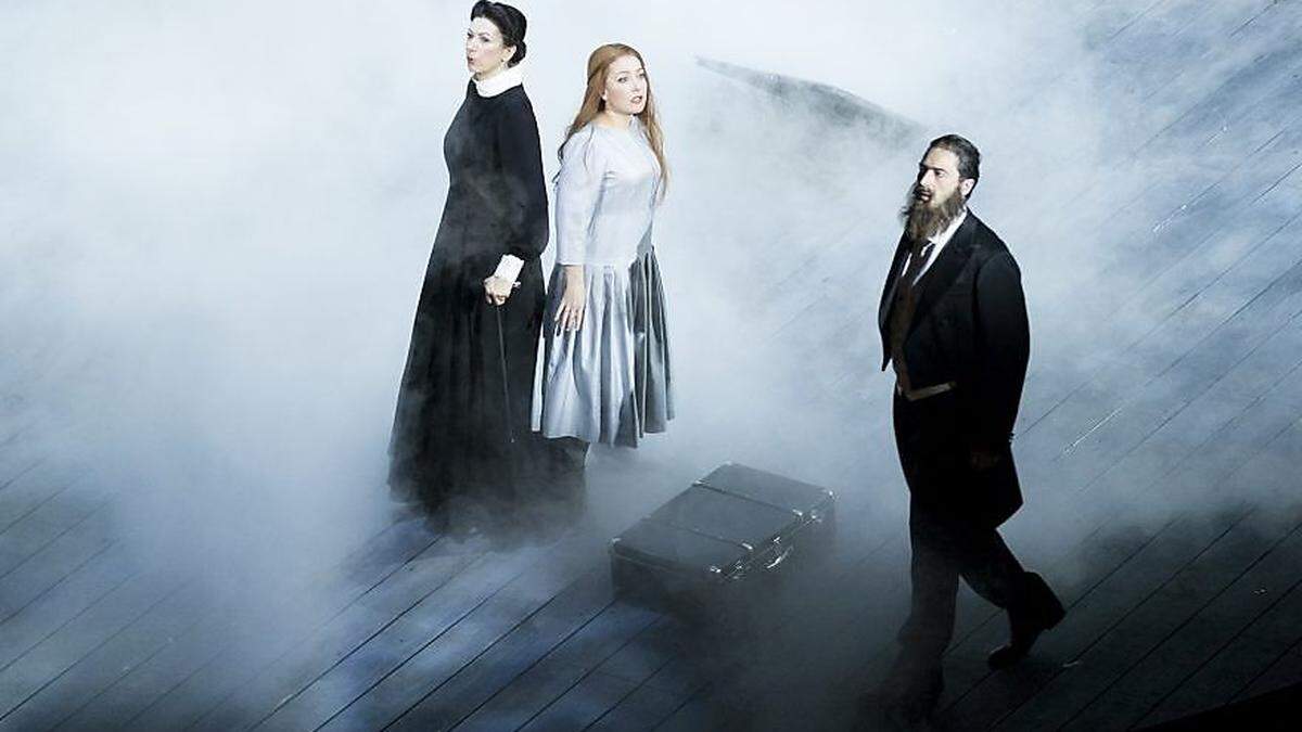 Iris Vermillion (Amme), Manuela Uhl (Ariane) und Wilfried Zelinka (Barbe-Bleue) 