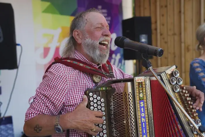 Franz Enzinger alias „Howjouli“ und . . .