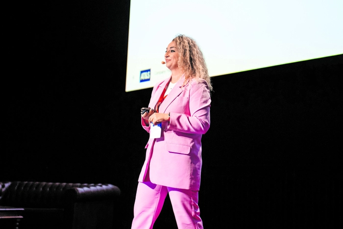 Ilma Mujkic hielt einen Talk zum Thema „Wenn Jobsuche bloß nicht so Hardware“
