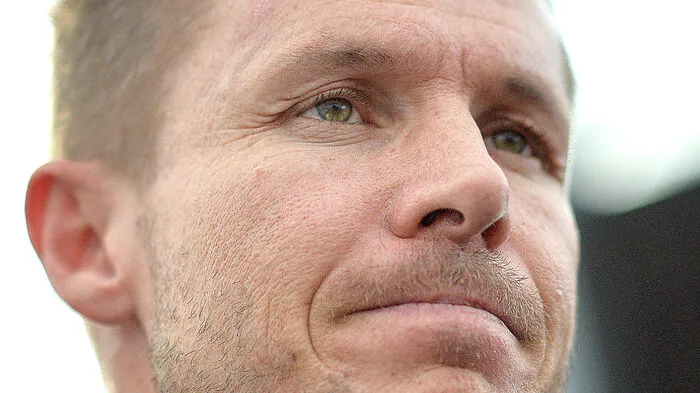 Es war das TV-Ereignis des Jahres 2012, als am 14. Oktober der Salzburger Extremsportler Felix Baumgartner aus einer Höhe von rund 39 Kilometern aus der Stratosphäre auf die Erde sprang. Der Österreicher durchbrach damit als erster Mensch im freien Fall die Schallmauer. Auch wenn das Projekt zunächst unter keinem guten Stern stand, gelang Baumgartner der Sprung im Oktober 2012 in der Wüste von New Mexico in Roswell.  