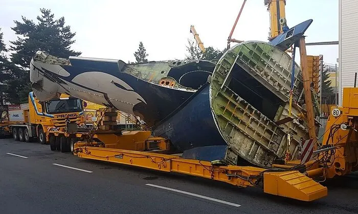 Stück für Stück wurde die Boeing nach Graz geliefert