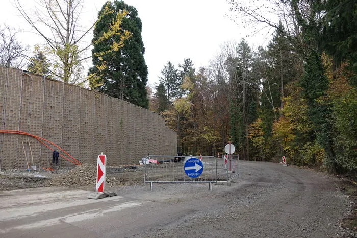Die Kurve soll durch den Radweg entschärft und sicherer werden.