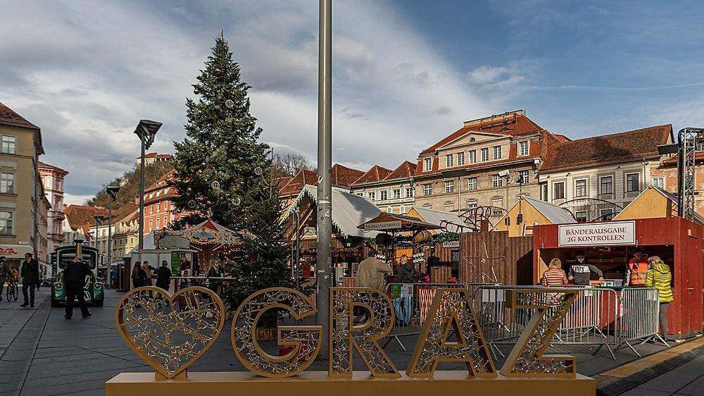 Der Adventmarkt am Grazer Hauptplatz mit neuem Fotopunkt