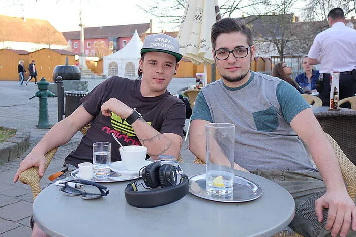Alexandro Bernsteiner und Christopher Katritschenko haben mit ihren Parodien und selbstgedrehten Videos Millionen Fans in sozialen Medien.  