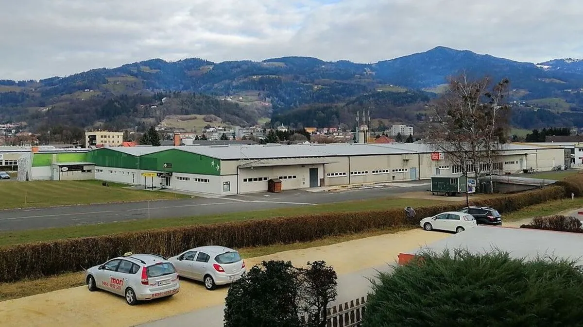 Die Lebek-Halle in Wolfsberg beheimatet Disco, Kleiderfabrik, Fitnessstudio & Co.