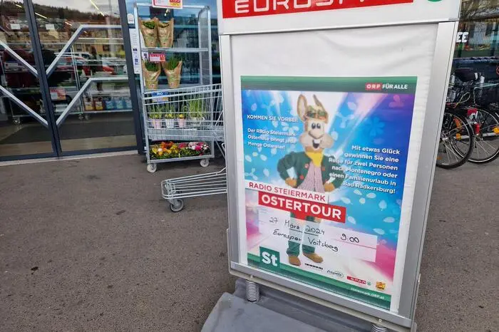 Kein Wunder, „Stupsi“ machte Halt, der Osterhase der Radio Steiermark-Ostertour.