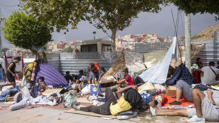 Migranten campieren seit Wochen in dem Camp