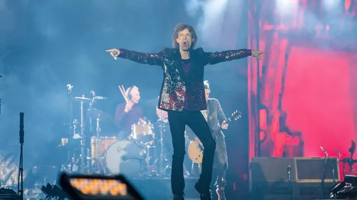 Mit einer kleinen Verspätung begannen die Stones um 20.45 Uhr mit "Sympathy For The Devil" ihr diesjähriges Gastspiel in Österreich.