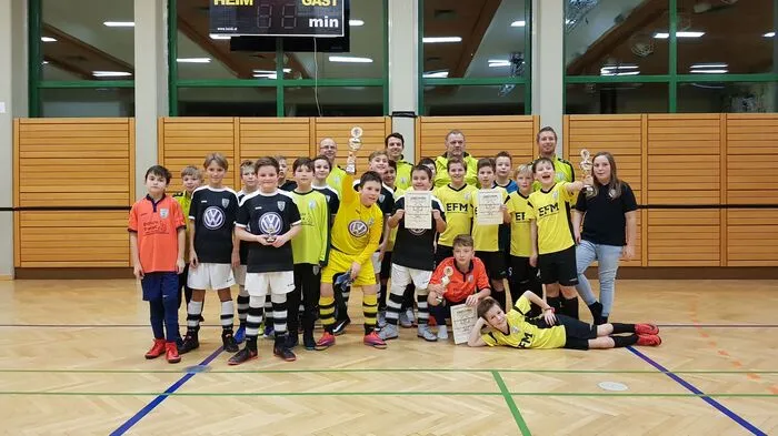 In Gratwein holte sich die Heimmannschaft der Jahrgänge U10 und U11 (im Bild) den Turniersieg.